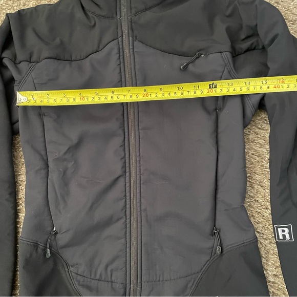 Vintage Patagonia Regulator Fleece-Lined Soft-shell Jacket - Picture 9 of 10